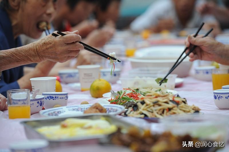 简述中餐就餐礼仪10条 ，您了解多少？值得每个人学习，老传统别丢